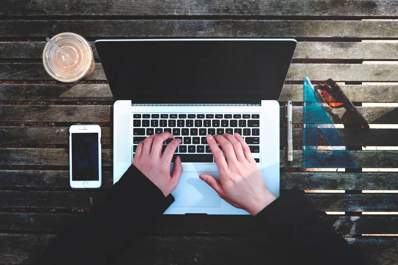The Art of Managing: Win Your Control Freak Over in 10 Steps | Hygger Blog The Art of Managing: Win Your Control Freak Over in 10 Steps